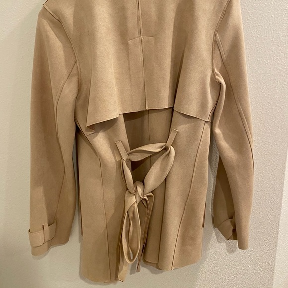 Medium Size Women’s BLVD Tan Ultra Suede Jacket - Picture 3 of 3